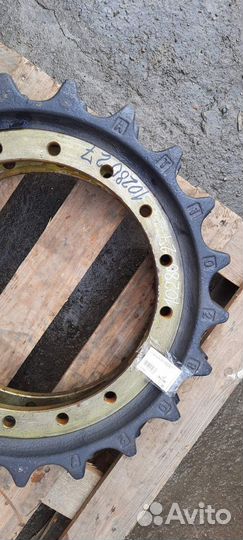 Звездочка Hitachi ZX135US