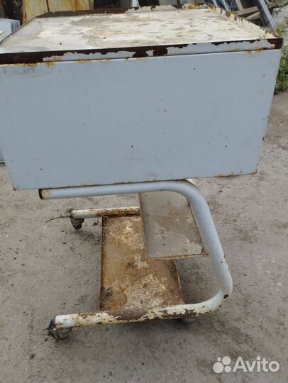 Подкатной столик