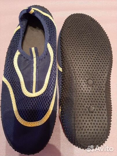 Обувь для бассейна и пляжа (аквашузы)