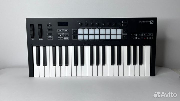 Midi-клавиатура Novation Launchkey 37 MK3