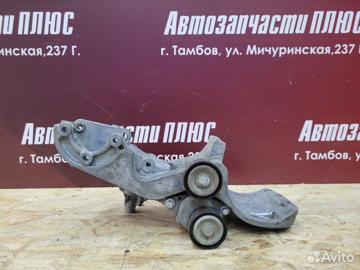 Кронштейн генератора Renault Logan