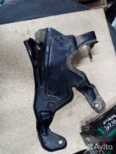 Кронштейн компрессора мерседес w211