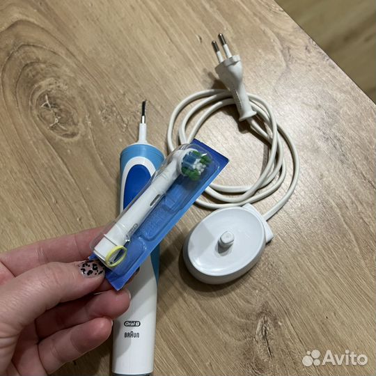 Зубная щетка электрическая oral b