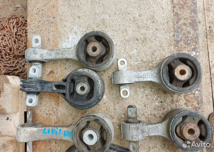 Подушки двигателя Хонда cr v 3