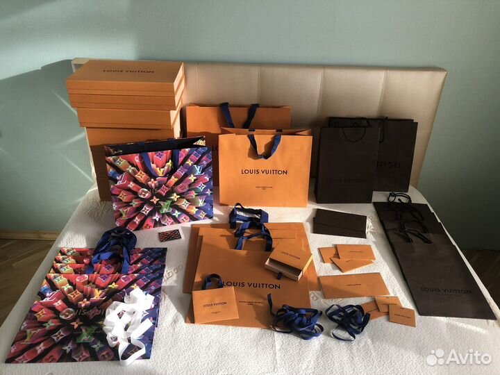 Брендовые пакеты.Коробки.Брендовые плечики