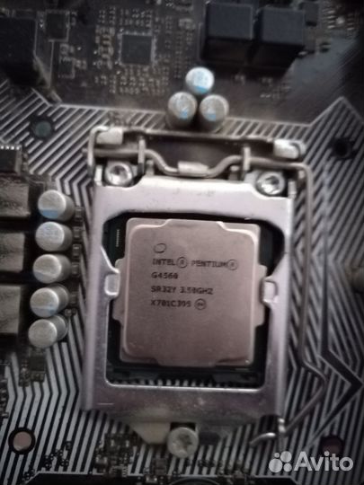 Материнская плата с процессором и памятью