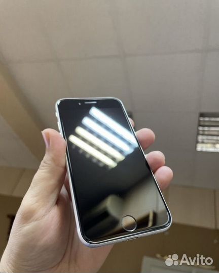 iPhone SE (2020), 128 ГБ