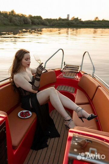 Аренда катера, прогулки на катере, фотосессии