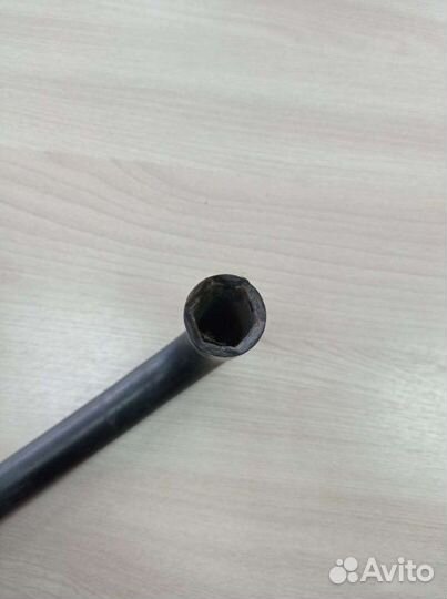 Балонный ключ и буксировочный крюк Renault Logan