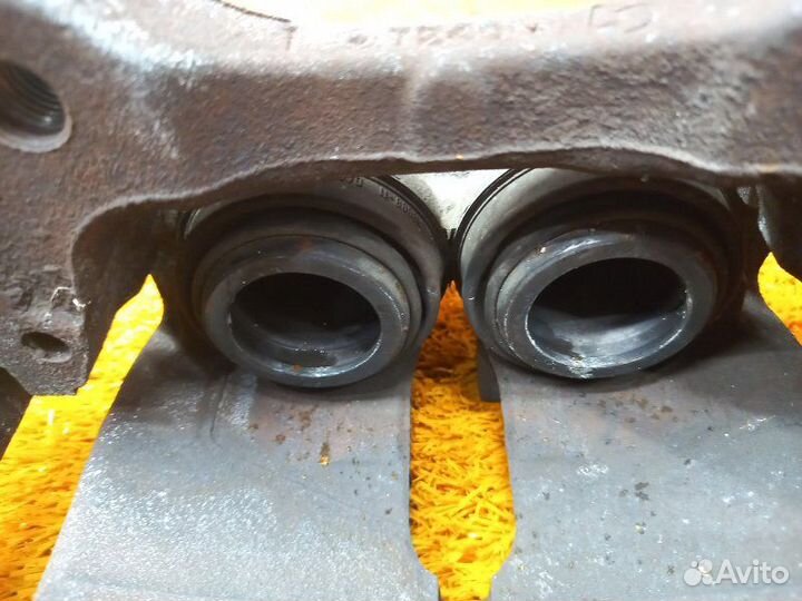 Суппорт передний правый Mercedes-Benz M-Class W164