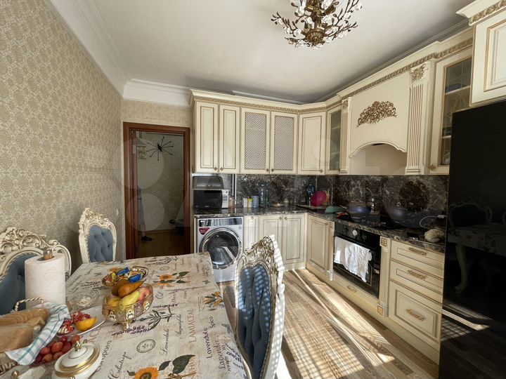 4-к. квартира, 90 м², 7/10 эт.