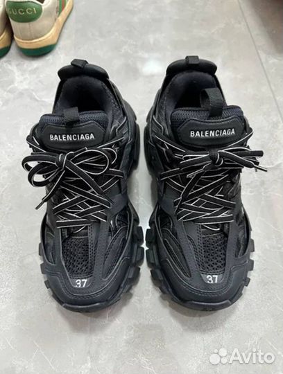 Balenciaga track 1