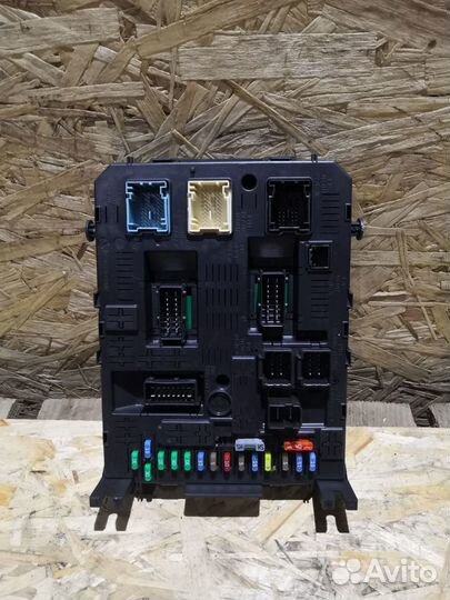 Блок предохранителей салонный Peugeot 3008