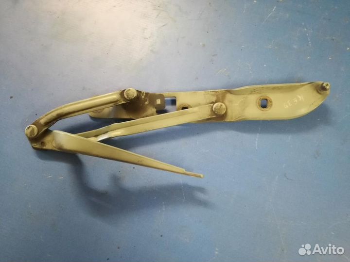 Петля багажника левая BMW 5-серия E39