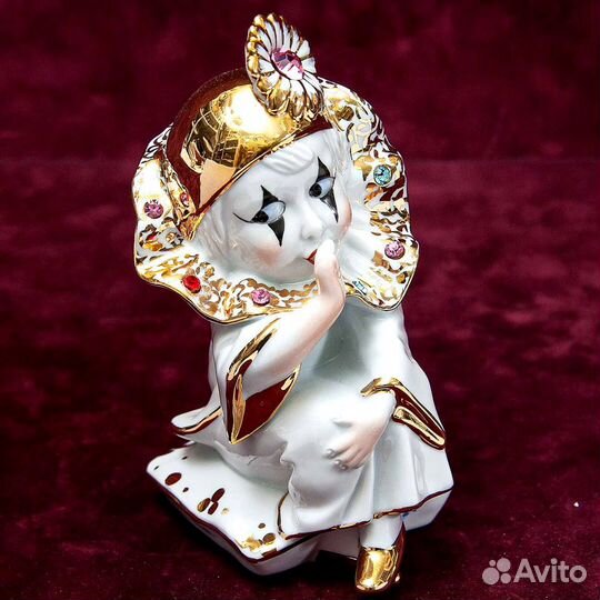 Фарфоровая Статуэтка