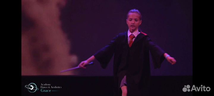 Мантия ученика Гриффиндора с галстуком и палочкой