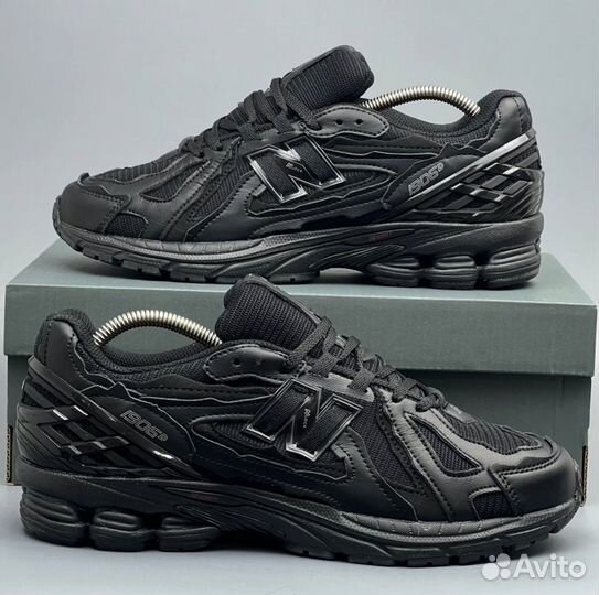 Черные New Balance 1906