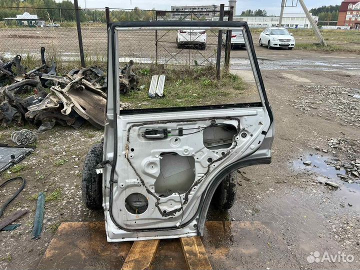 Дверь задняя правая Suzuki Grand Vitara