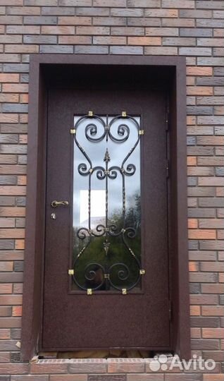 Двери входные с элементами художественной ковки