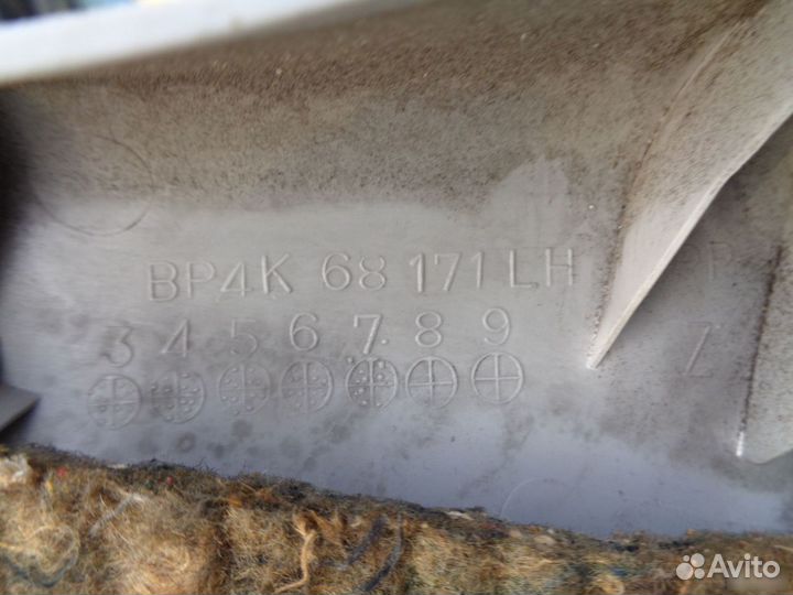 Накладка передней левой стойки Mazda 3 BK