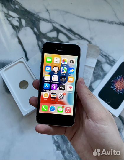 iPhone SE, 32 ГБ