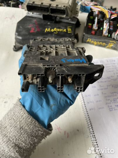 Блок предохранителей (отключ. акб) Renault Megane