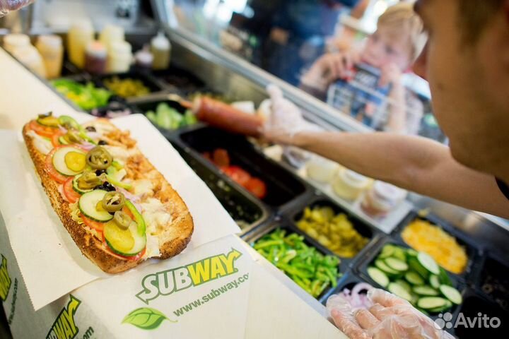 Сотрудник в кафе