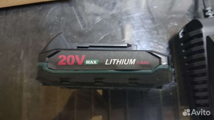 Зарядное устройство с аккумулятором