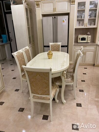 Кухонный стол и стулья