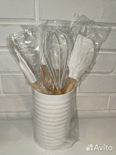 Набор кухонных принадлежностей с подставкой новый