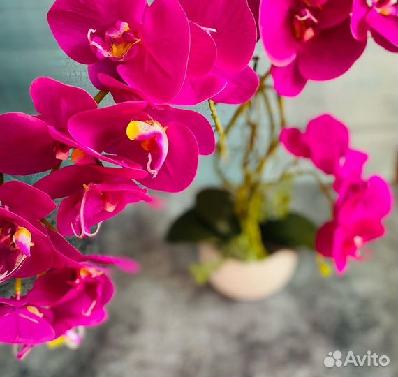 Искусственная орхидея. Имитация живой орхидеи