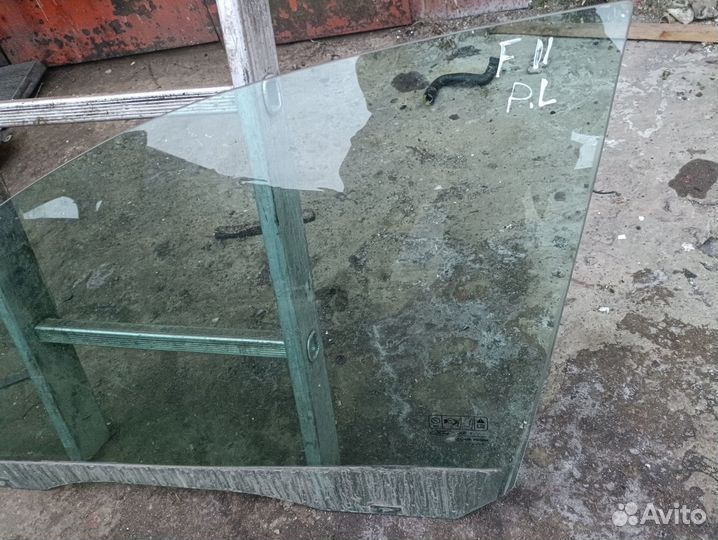 Стекло передней левой двери Ford Focus 2