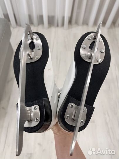 Коньки фигурные 32 размер