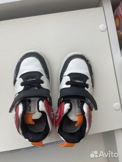 Кроссовки детские