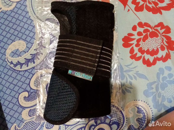 Бандаж на лучезапястный сустав