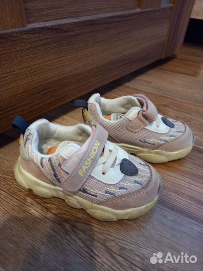 Кроссовки для девочки