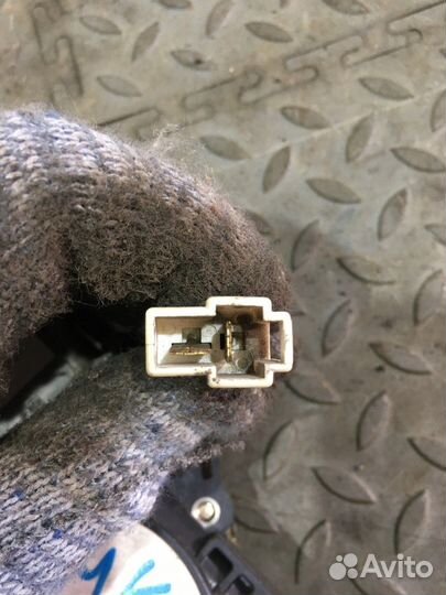 Стеклоподъемник электрический задний правый