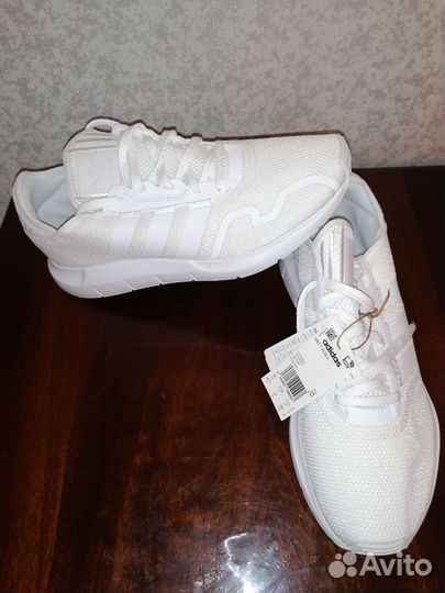 Кроссовки adidas