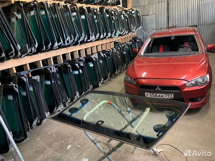 Лобовое стекло Mitsubishi Lancer