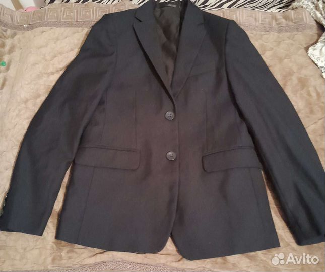 Пиджак для мальчика 140 размер,совсем новый