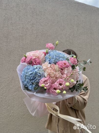 Шикарный букет из гортензий, эустомы и эвкалипта