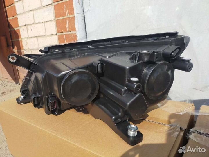 Фара Volkswagen Tiguan (07-11г)