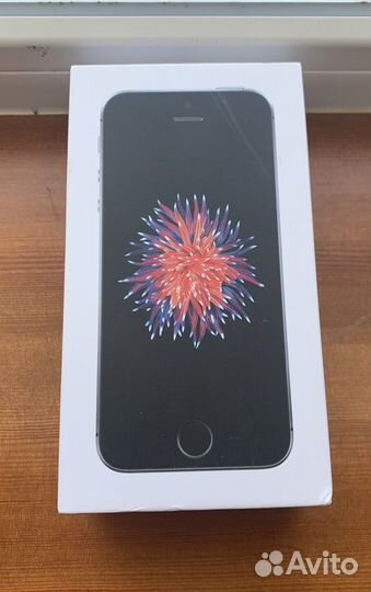 Оригинальная коробка от iPhone SE