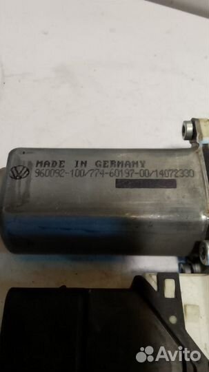 Моторчик стеклоподъемника Volkswagen Jetta