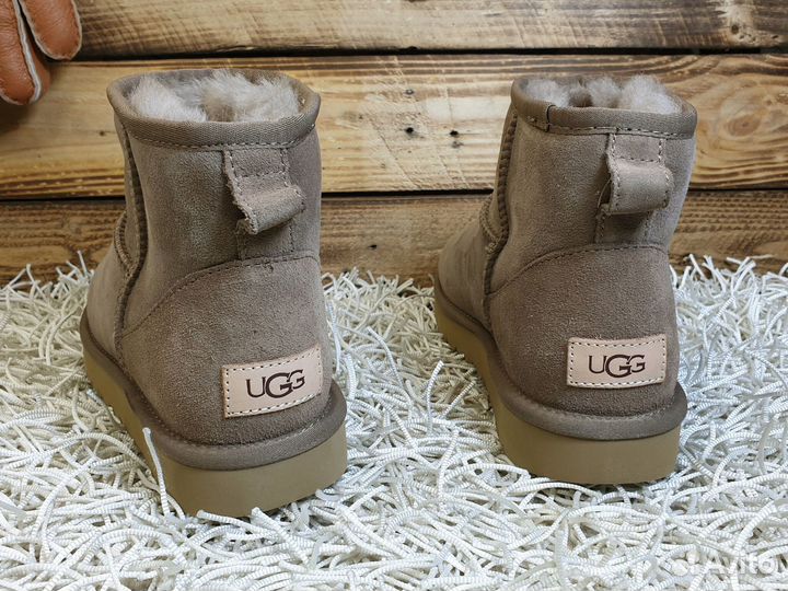 UGG Classic Mini II