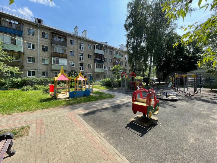 Доля в 2-к. квартире, 44,7 м², 1/4 эт.