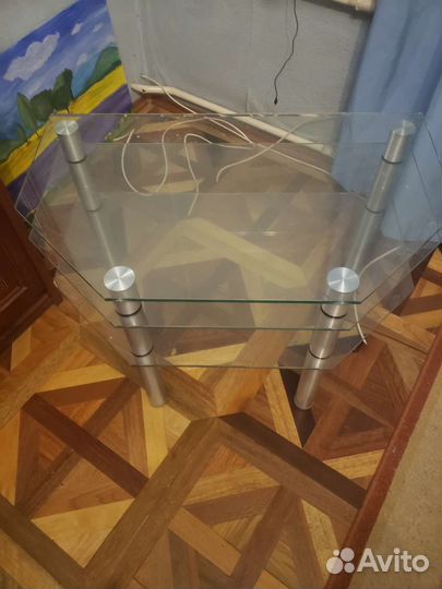Стеклянная тумба под тв