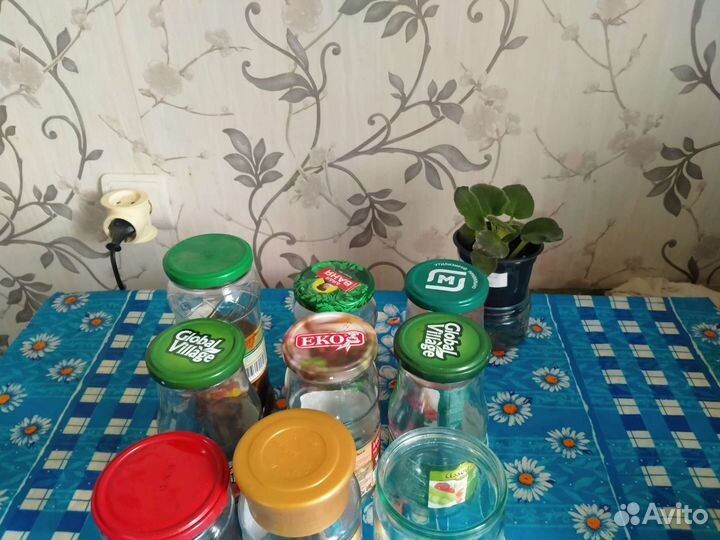 Банки стеклянные с крышками винтовыми