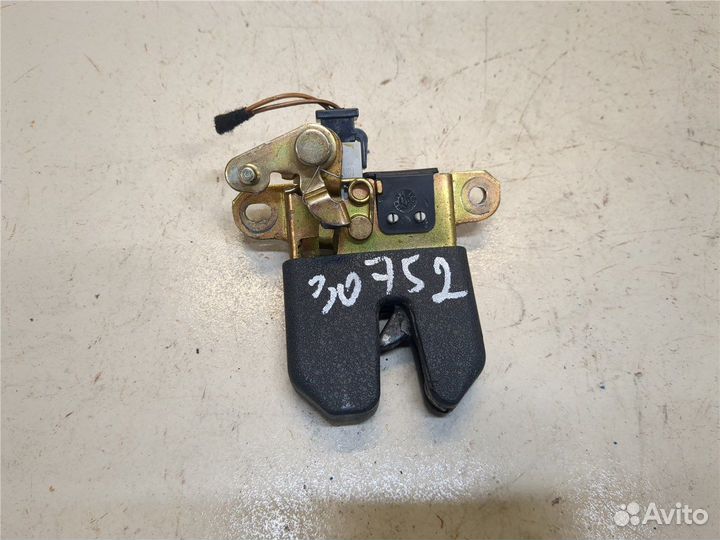 Замок багажника Volkswagen Bora, 2002