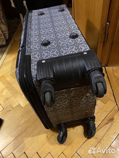 Чемодан 40х30х70см на колесах с выдвижной ручкой
